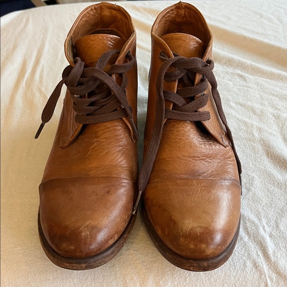 Seal of the Sutro handcrafted leather lace-up ankle boots - Picture 1 of 3